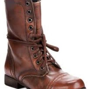 NWOT Steve Madden Troopa Combat Boots. Size 9
